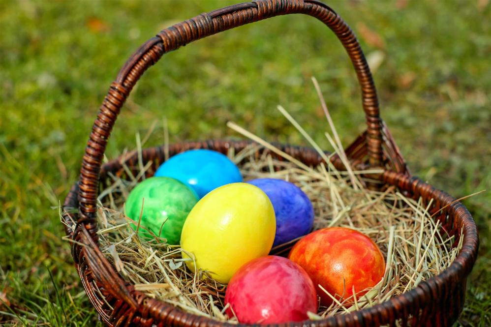 ostern, eier, korb, ostereier, bunte eier, mehrfarbig, bunt, eierkorb, ostereikorb, ostern feier, farbig, ostern dekorationen, gemalt, frohe ostern, ostern, ostern, ostern, ostern, ostern
