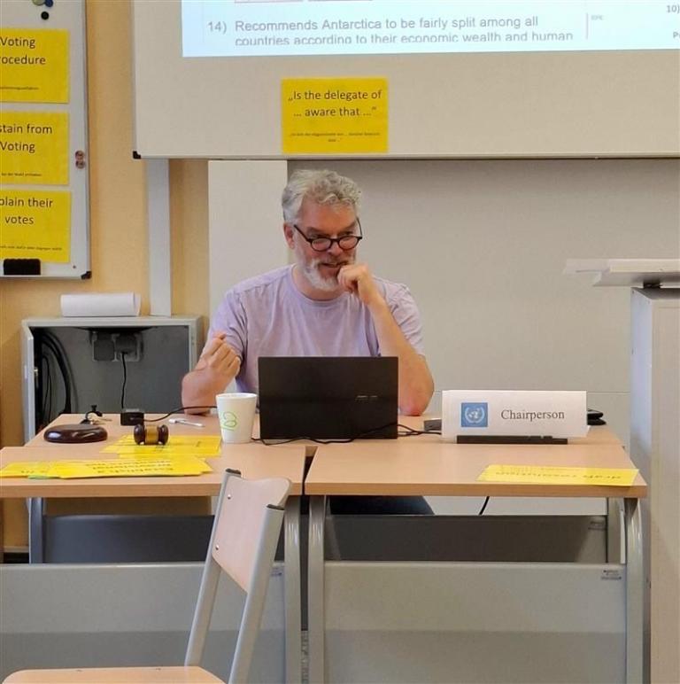 9 - Herr Boergen in seiner Rolle als chairperson