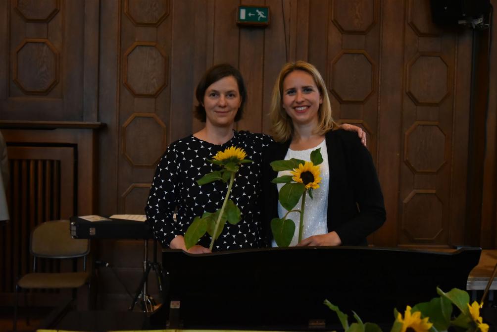 Chorleiterinnen sind Annette Wieseler und Mechthild Müller-Notthoff.